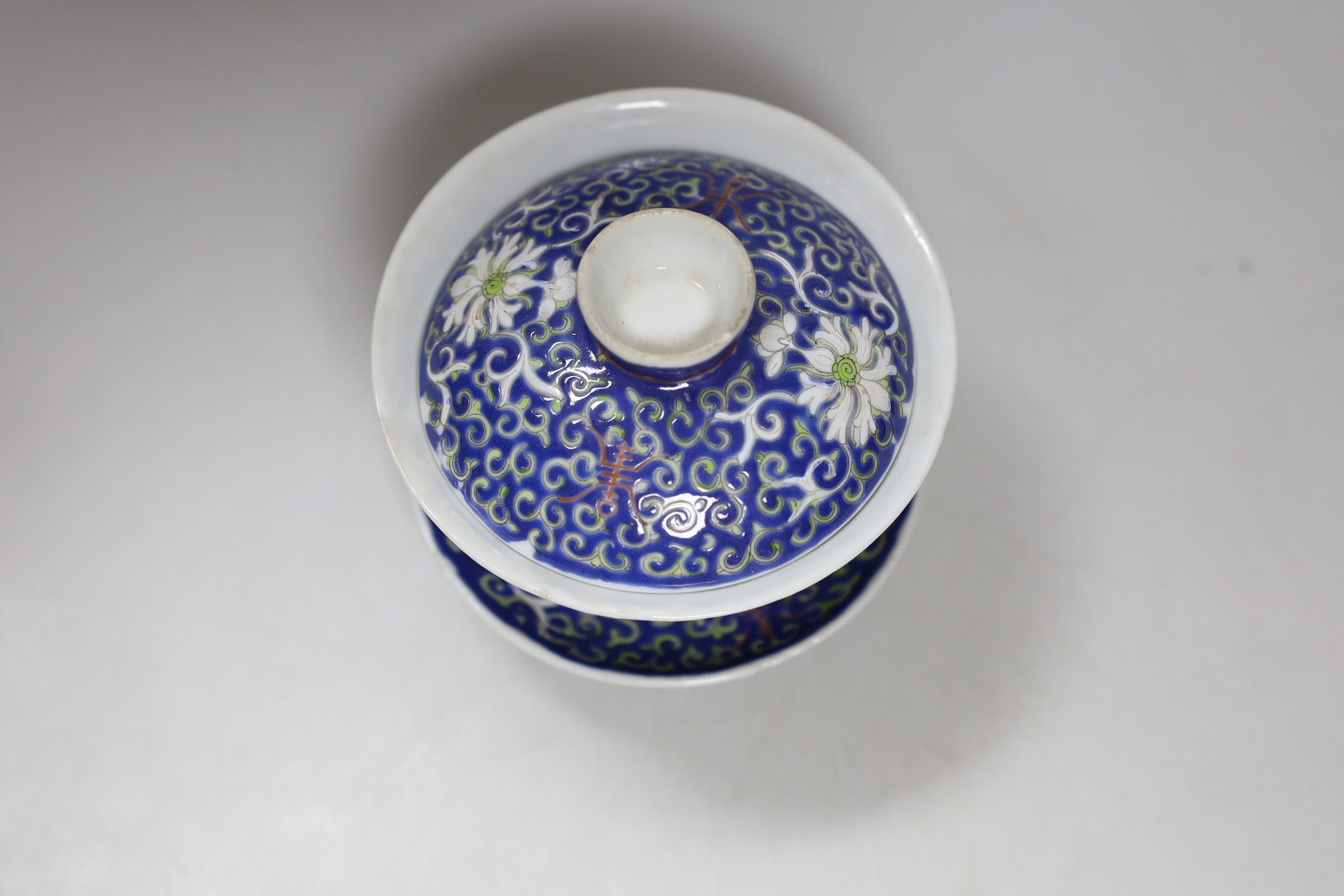 A Chinese enamalled porcelain bowl cover and stand, 10cms high